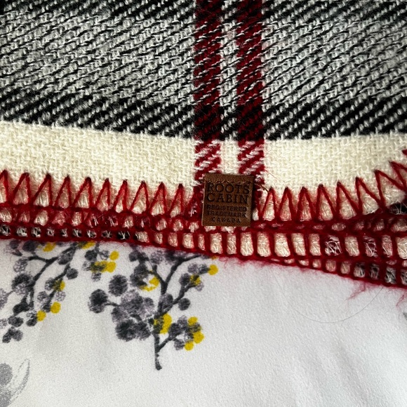 Roots blanket scarf in black and white plaid, dimensions 108cm x 70cm - Picture 4 of 4